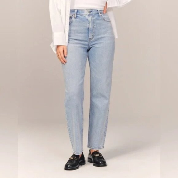 NWT Abercrombie Curve Love Ultra High Rise Ankle Straight Jean Light Wash 24 - Picture 1 of 13